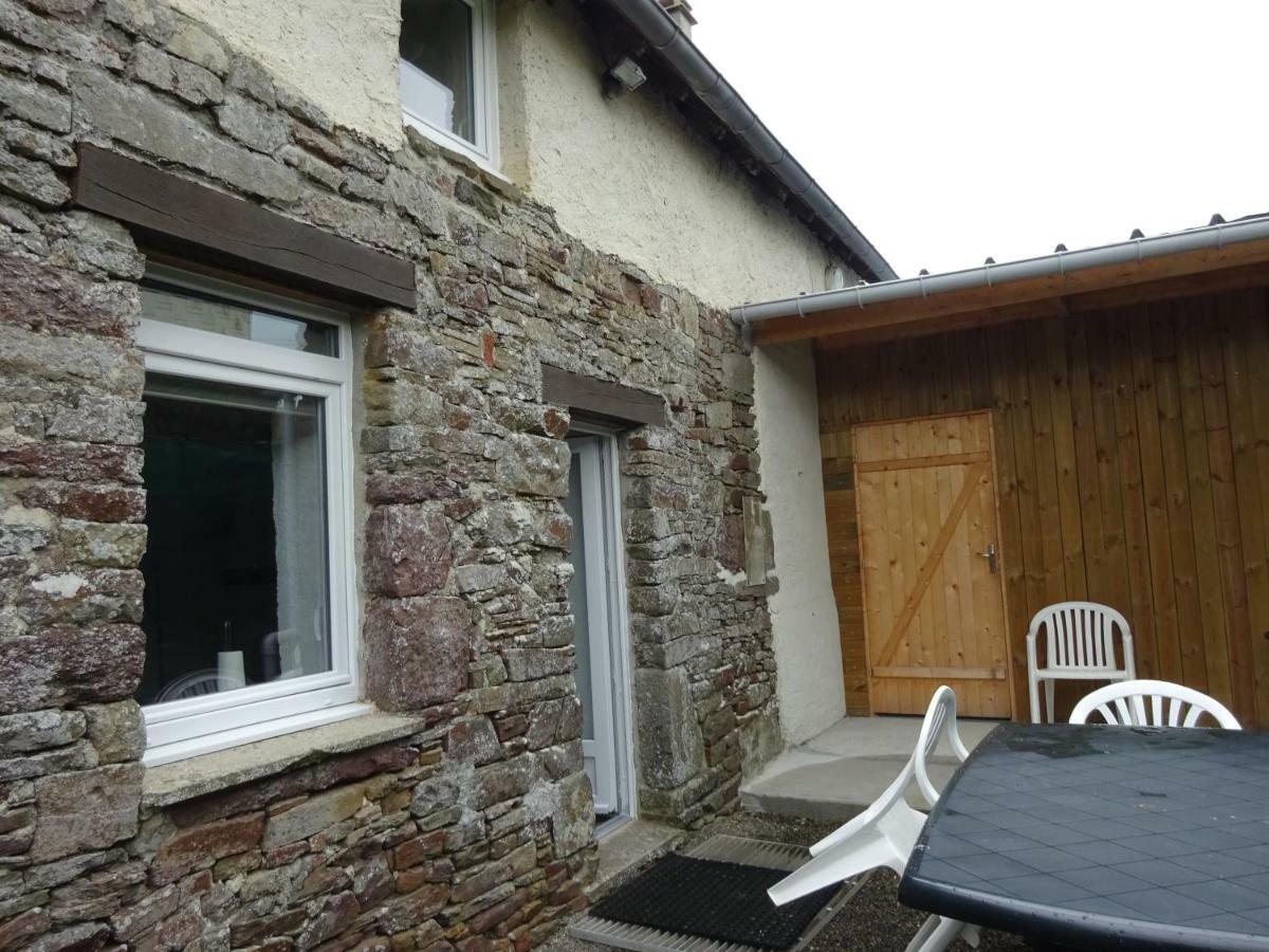 La Cour Du Bourg Guest House Saint-Jean-des-Champs Luaran gambar